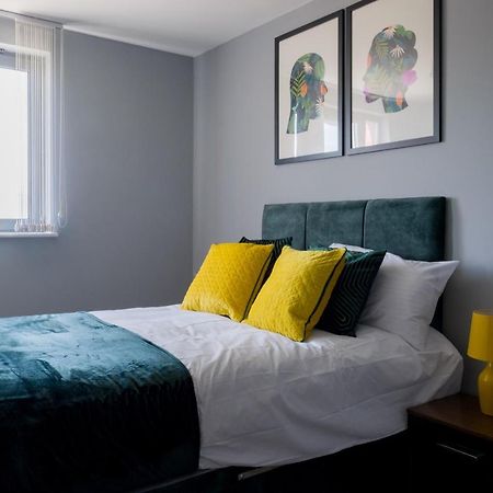 Pahuna Ghar Birmigham City 2 Bedroom Apartment- Short To Mid Term Let-Free Secure Parking Birmingham Esterno foto