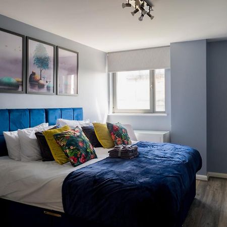 Pahuna Ghar Birmigham City 2 Bedroom Apartment- Short To Mid Term Let-Free Secure Parking Birmingham Esterno foto