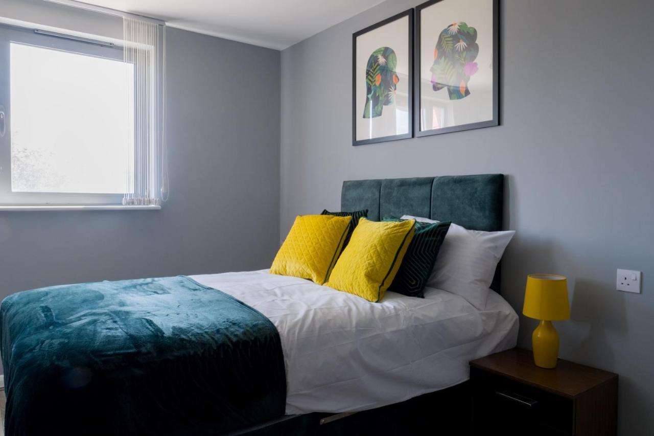 Pahuna Ghar Birmigham City 2 Bedroom Apartment- Short To Mid Term Let-Free Secure Parking Birmingham Esterno foto