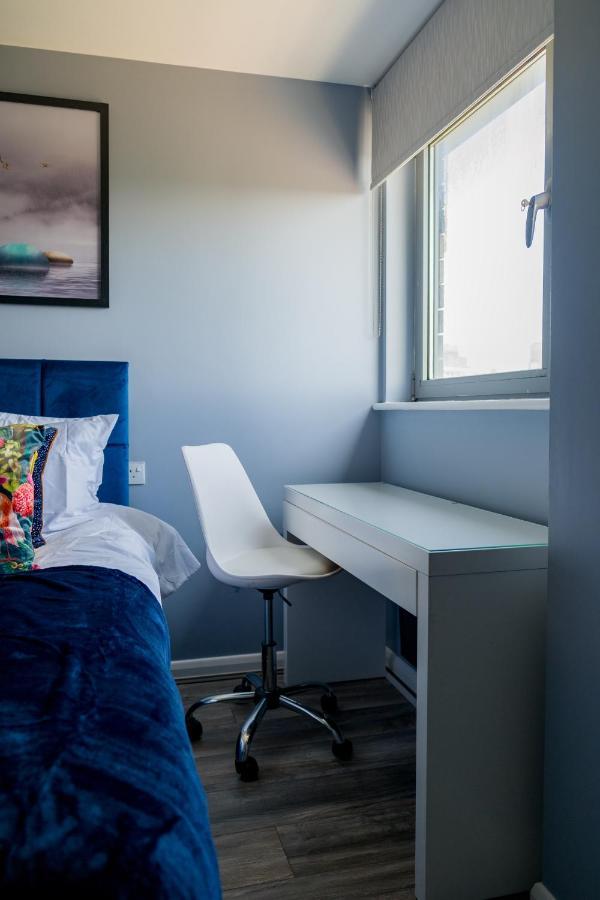 Pahuna Ghar Birmigham City 2 Bedroom Apartment- Short To Mid Term Let-Free Secure Parking Birmingham Esterno foto