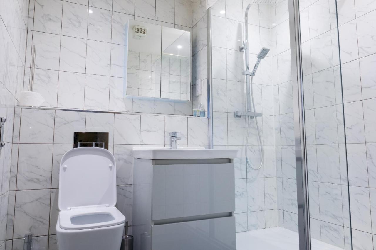 Pahuna Ghar Birmigham City 2 Bedroom Apartment- Short To Mid Term Let-Free Secure Parking Birmingham Esterno foto